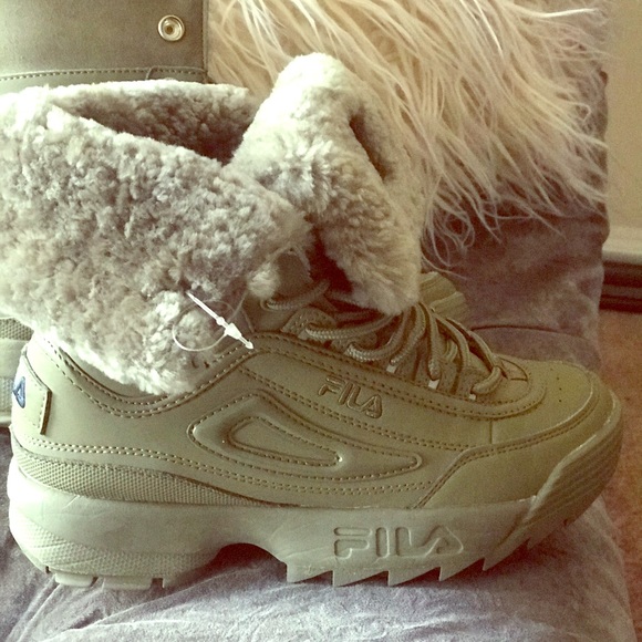 Fila boots.Size 6 1/2  (big kids). - Picture 1 of 4